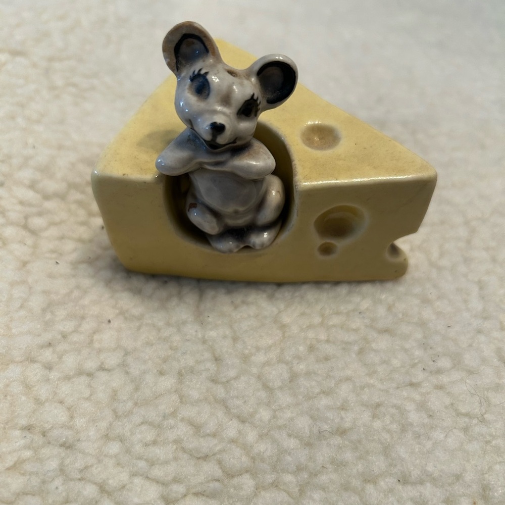 Gray Mouse Figurine in Yellow Cheese salt and pepper shakers